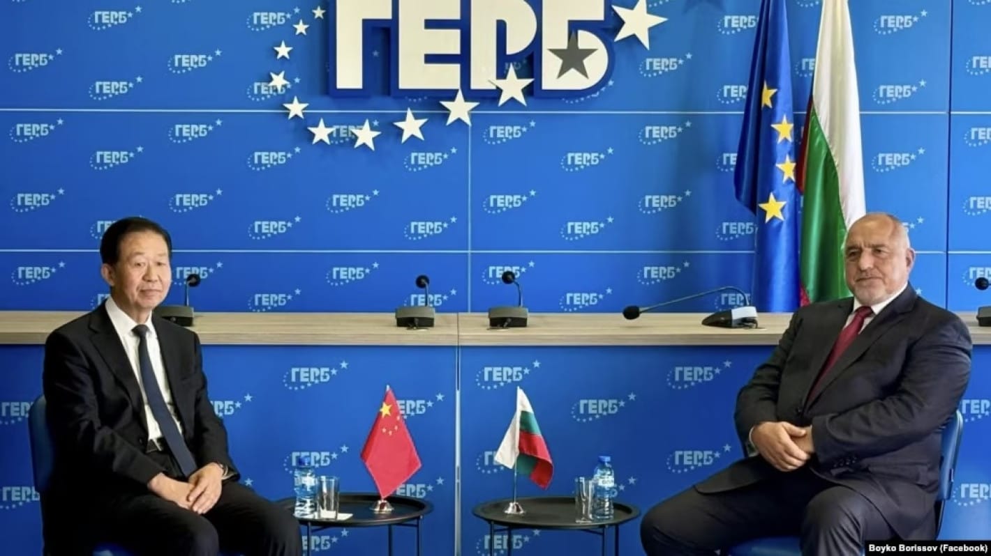 ГЕРБ свали знамето на Украйна от от централата си заради изричното искане на делегацията от Китай