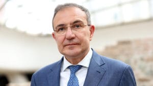 Гуцанов се съобрази с призивите на Сачева и Пеевски и обеща да има коледни надбавки за пенсионерите