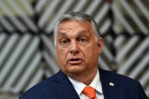 “Шокиращо е, че докато военната мафия в Украйна краде пари, Фон дер Лайен иска още” – каза Виктор Орбан
