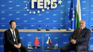 ГЕРБ свали знамето на Украйна от централата си заради изричното искане на делегацията от Китай