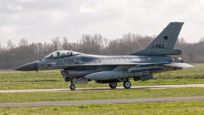Самолетите F-16 в България може да постигнат оперативна готовност за охрана на въздушното пространство през най-рано през 2028 г.