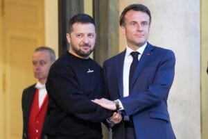 Зеленски и Макрон обсъждат Франция да подкрепи Украйна