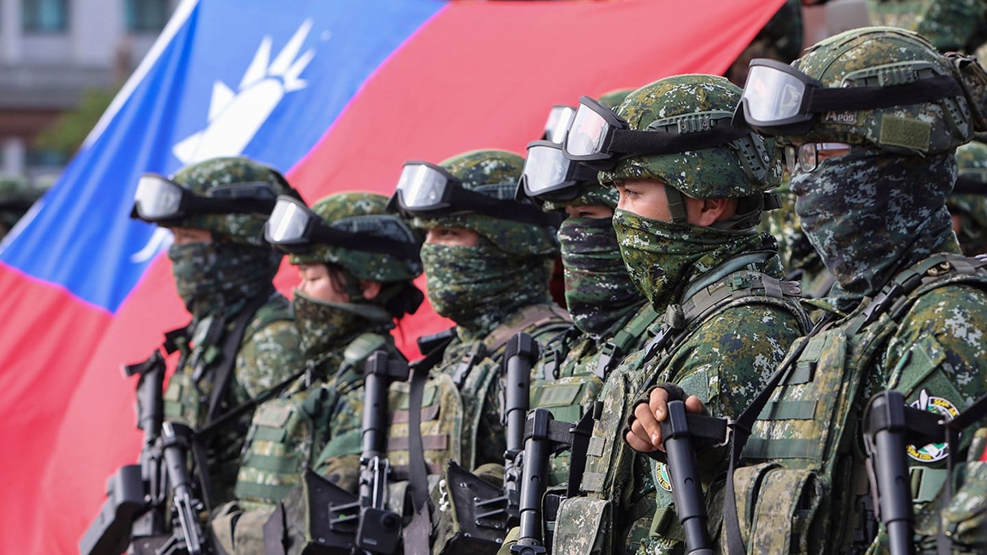 Китай предупреждава за нарастващ военен риск след продажба на оръжия от САЩ на Тайван