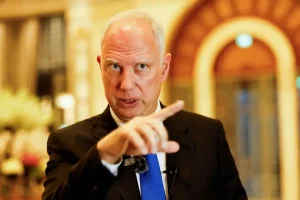 Кирил Дмитриев: Скъпа Кая, не бива да пиеш алкохол преди да пишеш постове