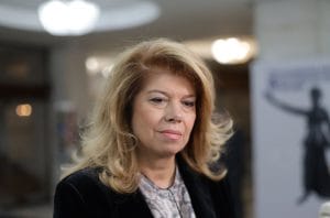 За 1-ви път жена президент в България, Илияна Йотова ще довърши мандата на Румен Радев