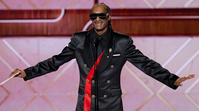 Snoop Dogg запазва позициите си в Холивуд въпреки противоречията, свързани с Тръмп