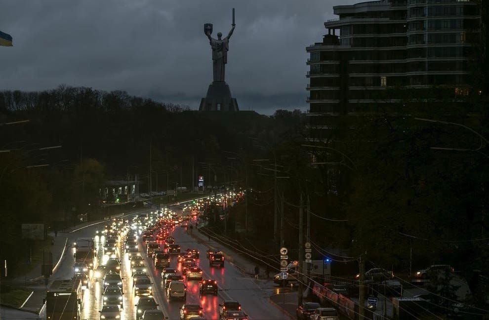 Масовно прекъсване на тока в Украйна, в Радата говорят за кибер-атака вместо ракети, Министерството на цифровата трансформация отрича — подробности