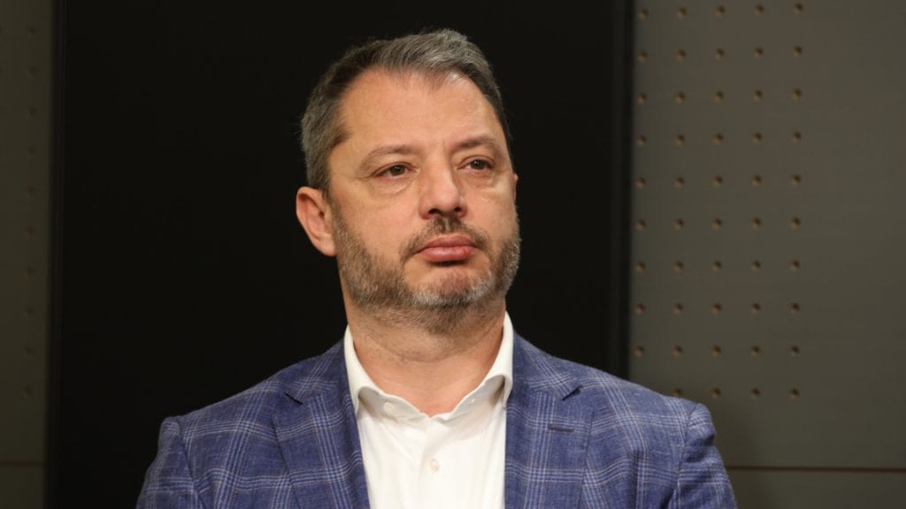 Делян Добрев отрече да напуска ГЕРБ: Слуховете за моята смърт са много силно преувеличени