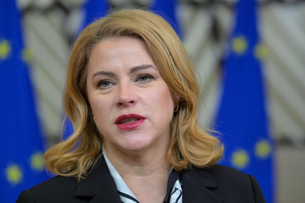 Европа няма да действа по инерция в отношенията със САЩ, заявява латвийският премиер Евика Силиня