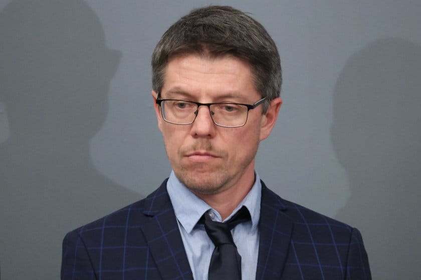 Министъра за един ден Цицелков подаде оставката си