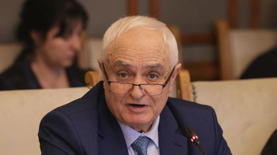 Самолетите на САЩ са тук за учение, а не заради Иран, нямаше паркоместа на "Враждебна" - каза Запрянов