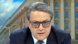 Тези, които живеем в България, не сме задължени на "българите в чужбина", нито на техния начин за гласуване