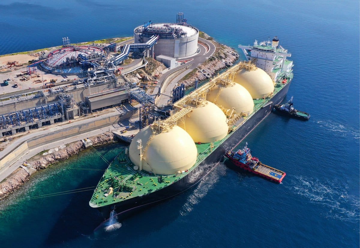 „Булгартрансгаз" ще пазарува, обяви нов търг за доставка на втечнен газ