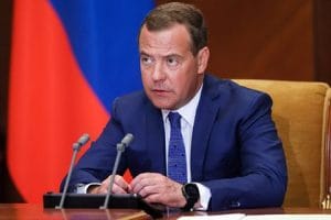 Медведев: Имаме информация, че в Украйна се създават компоненти за биологично оръжие 