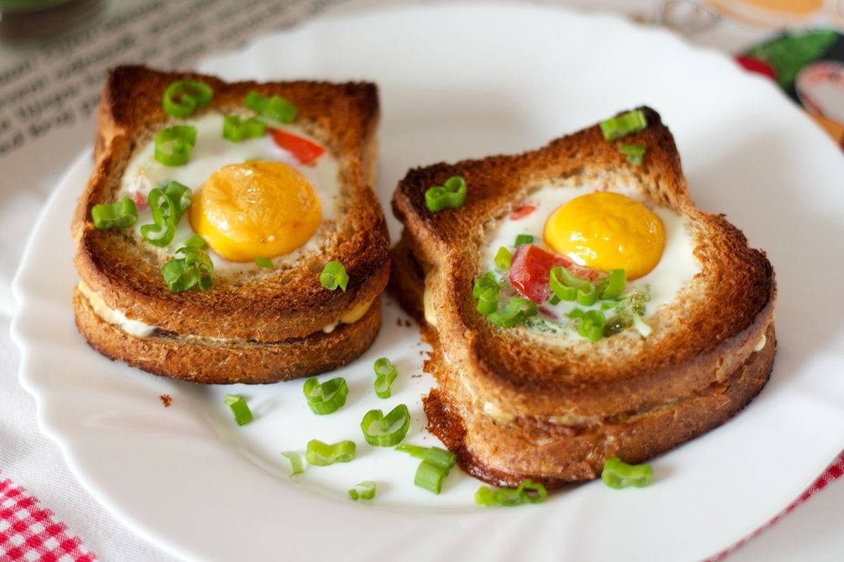 ВКУСНИ РЕЦЕПТИ, Закуска в хлебче с яйце и кашкавал