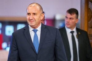 Брюксел потупа София по рамото за еврото, но въпросите за цените и реформите остават
