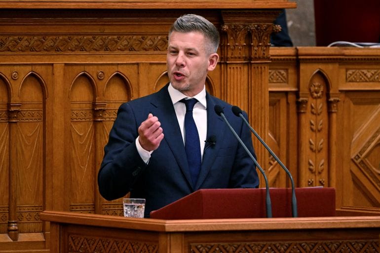 Петер Мадяр положи клетва като премиер на Унгария и сложи край на 16 години управление на Виктор Орбан