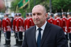 Румен Радев, бюджетен дефицит, служебно правителство, скандални договори, държавни финанси, Министерство на регионалното развитие, АПИ, обществени поръчки, политически скандал, Маринов NEWS