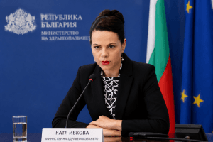 Болнични дългове, министерски бонуси и заплати като за друга държава