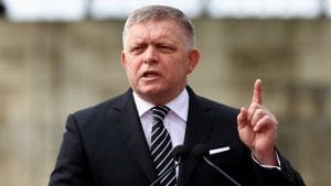 Фицо хвърли бомба в НАТО: Словакия отказва да плаща за ново въоръжаване на Украйна