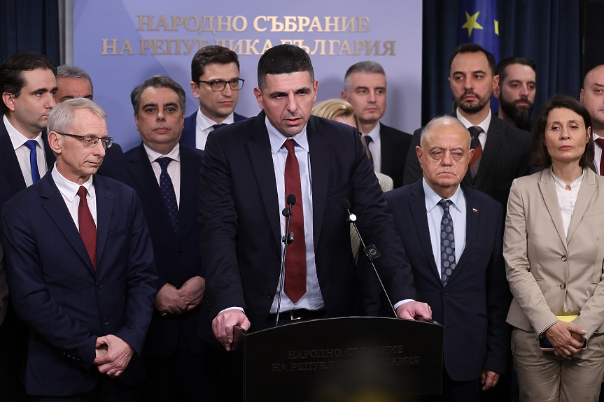 Нов сблъсък в образованието: ДБ иска премахване на спорната забрана за теми, свързани с половата идентичност