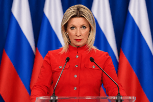 Кремъл свали маските: Путин в униформа, Захарова с войнствена закана за „пълно унищожение“