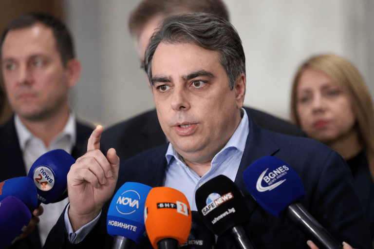 Нов политически сблъсък около Бюджет 2026: Асен Василев призова Илияна Йотова да наложи вето