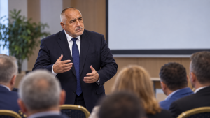 Борисов обеща ревизия на данъчните промени, но спорът започва преди гласуването им